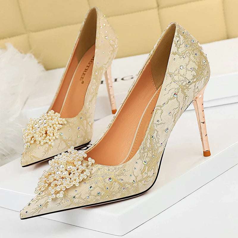 Pearl Flowers Rhinestone Pumps